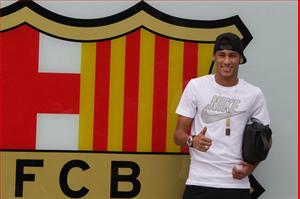 Neymar chính thức ra mắt ở Barca: Cỗ máy bắt đầu in tiền