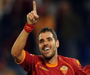 Nhà vô địch World Cup 2006 giải nghệ