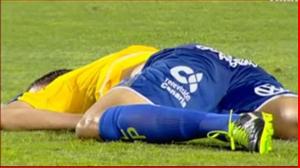 Bất tỉnh sau một pha va chạm mạnh trên sân