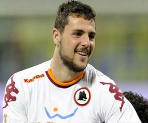 Arsenal chi 15 triệu bảng chiêu mộ tiền đạo của Roma