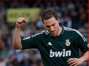 Chán sự tham lam của Real, Arsenal buông tay khỏi Higuain?