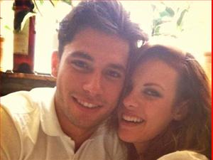 Sao trẻ Real công khai chuyện tình với người đẹp một con