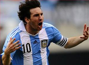Lionel Messi lập hat-trick, xô đổ thành tích của Diego Maradona