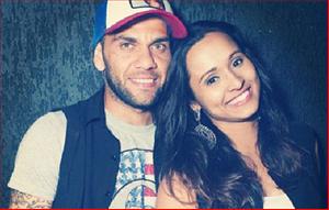 Dani Alves đăng ảnh kỷ niệm một năm yêu bạn gái