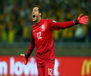 Muốn đến Arsenal, Julio Cesar phải chấp nhận giảm lương