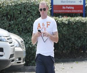 Dụ dỗ Rooney, Chelsea khiến M.U nóng mặt