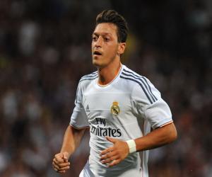 Real Madrid: Oezil hay Isco, Carletto chọn đi!