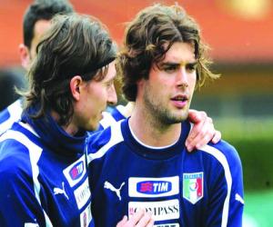 Milan cải tổ tuyến giữa: Chia tay Flamini, đón Poli