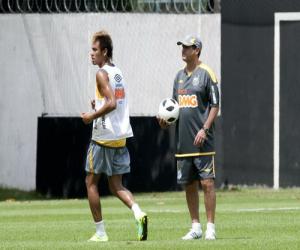 Cựu HLV Santos chỉ ra điểm yếu của Neymar