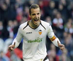 Soldado trở thành cầu thủ đắt giá nhất lịch sử Tottenham
