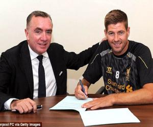 Steven Gerrard gia hạn 2 năm với Liverpool: Mẫu cầu thủ sắp tuyệt chủng?