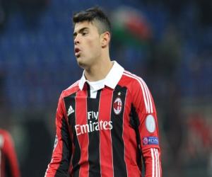 Chelsea âm thầm nhắm mua tiền đạo của Milan: Rooney chỉ là vỏ bọc?
