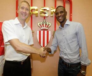 Abidal đầu quân cho đội bóng nhà giàu Monaco