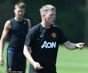 Tân binh Zaha sẽ cùng đi du đấu với Man Utd