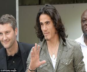 Tin nóng: Sát thủ hàng hot Cavani chính thức gia nhập gã nhà giàu PSG