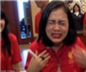 Fan nữ Indonesia khóc nức nở khi thấy Gerrard