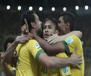 Ván bài lật ngửa của HLV Scolari