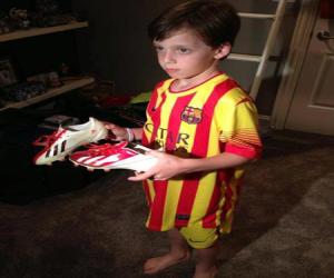 Messi khiến fan nhí tan nát trái tim