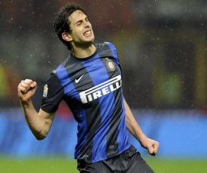 M.U coi trung vệ Inter Milan là mục tiêu tăng cường cho hàng thủ