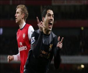 Vì sao Arsenal khát khao bé hư Suarez?