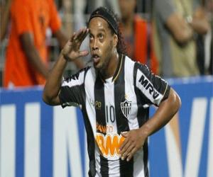 Ronaldinho bị mất zin từ khi còn bé