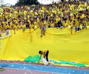 Sân Thống Nhất: Loạn đả và tiền âm phủ