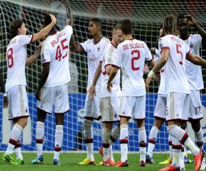 2B lên tiếng, AC Milan giành vé dự Champions League