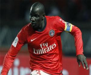 Hàng thủ Barca: Sakho là phương án ngon - bổ - rẻ