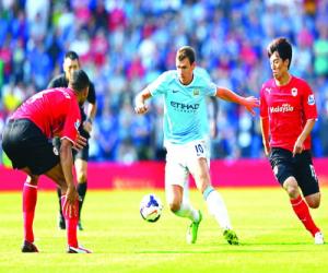 Man City thua sốc Cardiff: Công cùn đừng trách thủ kém