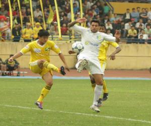 Đại chiến SLNA – HN T&T bắt đầu nóng