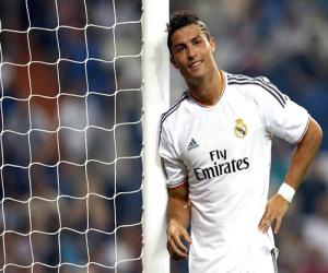 Ronaldo tiết lộ sẽ trở lại MU vào… năm sau