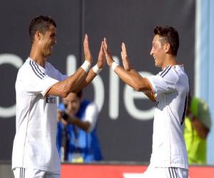 Ronaldo: Ghi bàn, ký hợp đồng và đáp lễ Mourinho