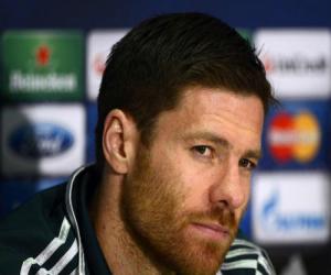 Xabi Alonso sẵn sàng ở lại Real Madrid