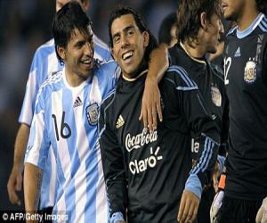 Argentina chuẩn bị “chiến” Italia: Tevez - Aguero ra rìa