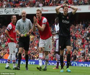 1h45 ngày 22/8, Fenebahce - Arsenal: Đi về đâu, những đôi chân run rẩy