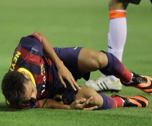 Một Neymar bất thường: 5 trận, 3 thẻ vàng!