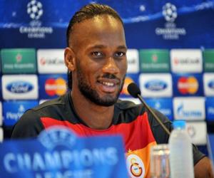 Đánh bại Ronaldo và Iniesta, Drogba giành Bàn chân vàng 2013