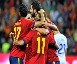 Sao Man City lên tiếng phút bù giờ, Tây Ban Nha thoát thua đầy may mắn