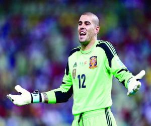 Mourinho bất ngờ nhắm Valdes thế chân Petr Cech