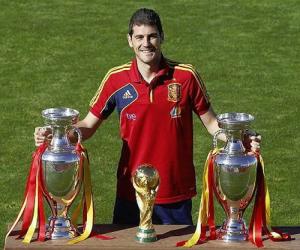 Casillas nhận danh hiệu thủ môn xuất sắc nhất năm 2012