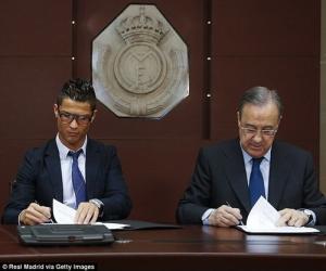 Cristiano Ronaldo - kẻ lật lọng hay người thức thời?