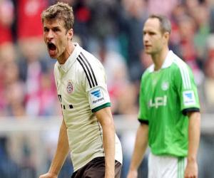 Bayern và Dortmund tiếp tục bám đuổi: Đường dài mới biết ngựa hay