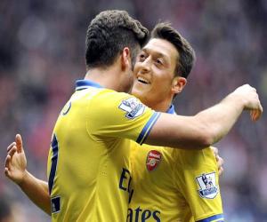 Marseille - Arsenal: Giá mà Oezil chơi được… trung vệ!