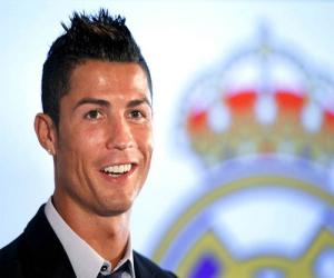 Real sau khi trói chân Ronaldo: Giờ là vấn đề ghế dự bị