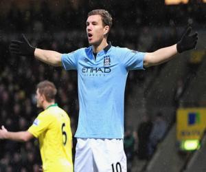 Vì sao Arsenal cần Dzeko?