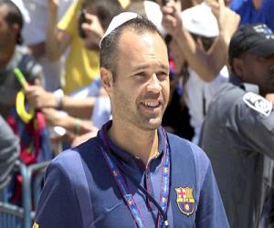 Martino thẳng tay loại Iniesta: Mở đường cho Mata?