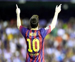 Messi bắt chước Ronaldo đánh gót nhưng bất thành