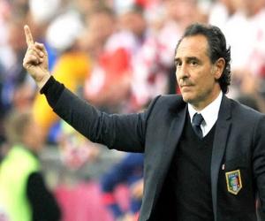 HLV Cesare Prandelli khẳng khái: Italia đã thua Costa Rica tâm phục khẩu phục