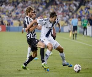 Quá bất công cho Llorente!