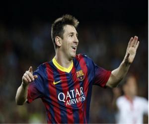 Lionel Messi đã trở thành số 9 ảo huyền thoại như thế nào?